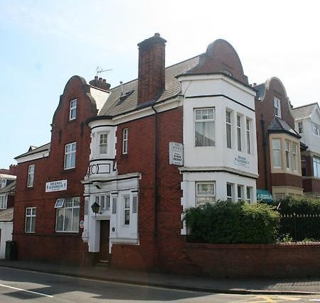 The Knoll Guesthouse Newport  Dış mekan fotoğraf
