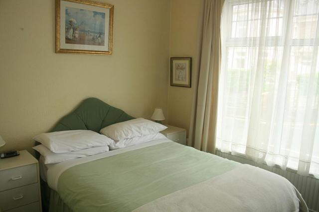 The Knoll Guesthouse Newport  Oda fotoğraf