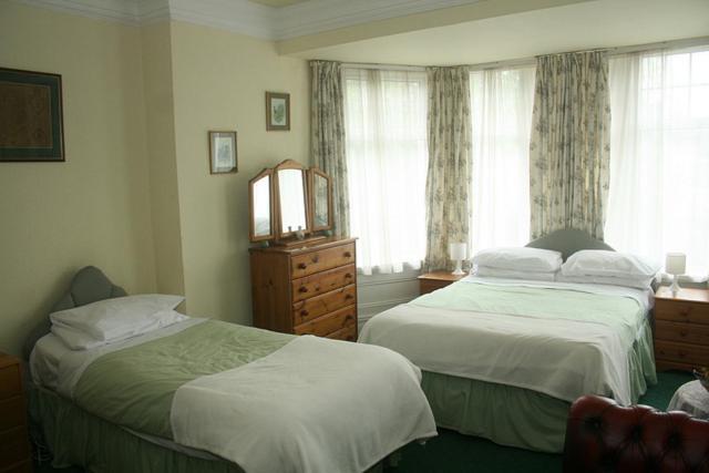 The Knoll Guesthouse Newport  Oda fotoğraf